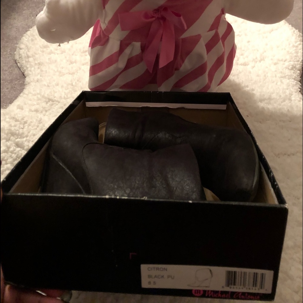 Booties 👢 - Picture 5 of 7
